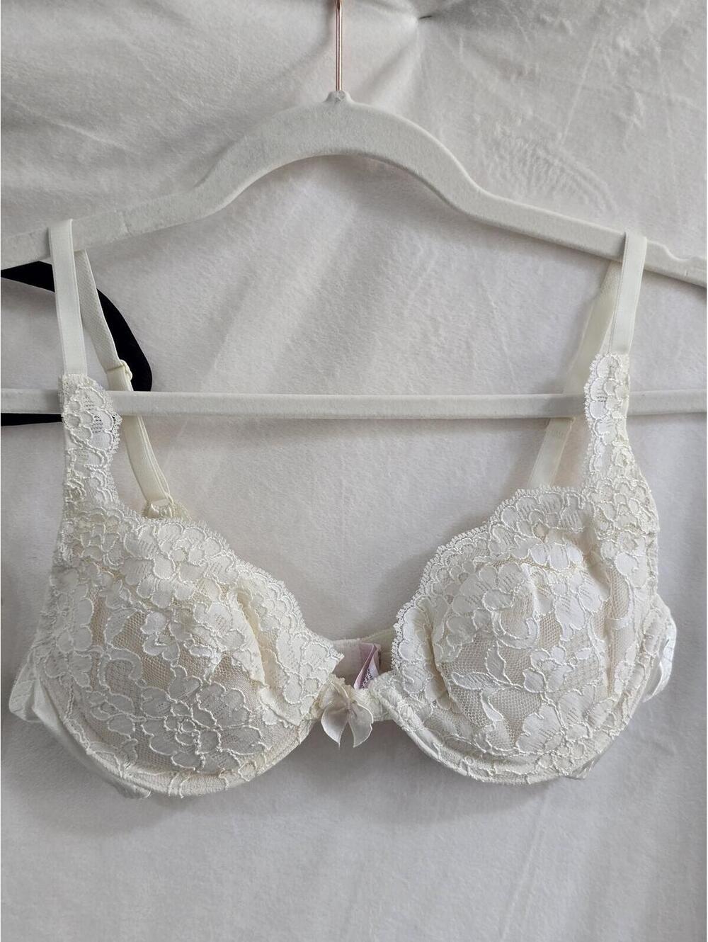 Vintage Victoria's Secret Second Skin padded Miracle bra Ivory Bra Size 34C NWOT